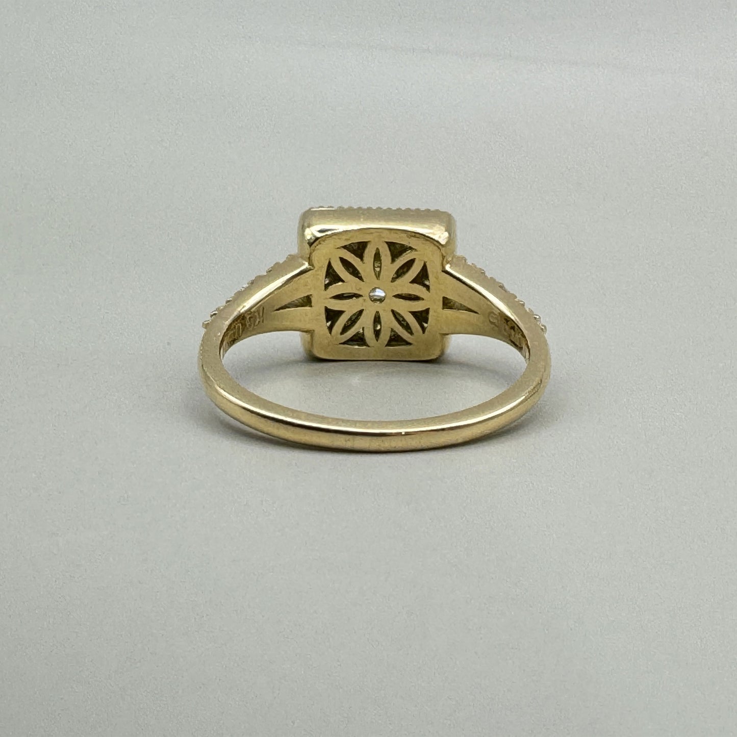 ダイヤリング 透かし